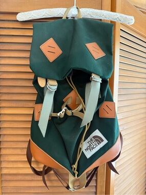 NWOT North Face 70 Guide Backpack